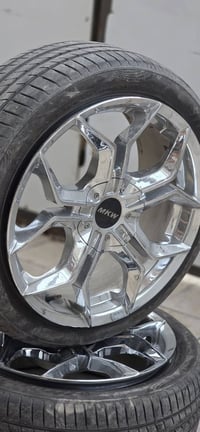 للبيع تخم ويلات MKW كروم قياس 18 ويا تايرات القياس: 225/45ZR18 الحالة:...