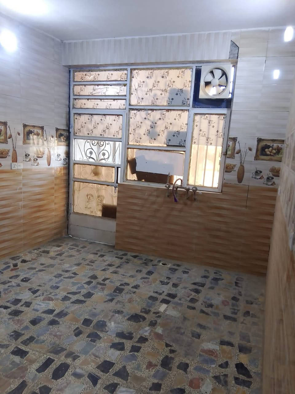 سلام عليكم عندي بيت زراعي    طابو زراعي ابو ريسان فرع خامس سند 25  في زعفرانيه مساحة 100مربع غرفةالنوم ومطبخ وهول وصحيات وفوك غرفه وصحيات بيت كامل لاستفسار ***********
