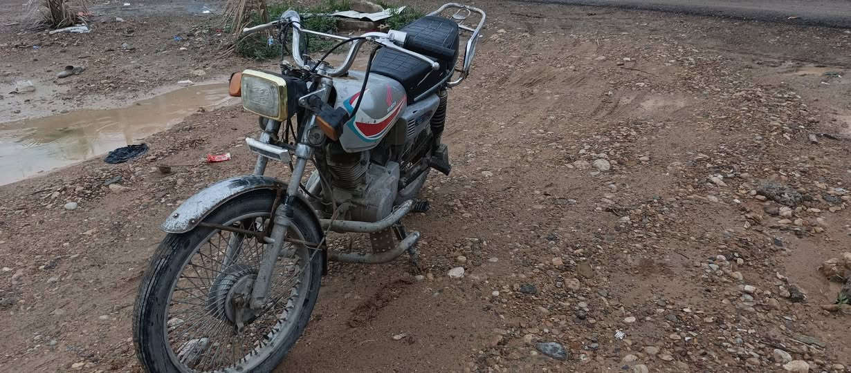 دراجة للبيع السعر 225 بيها كهربائيات بس ما مربوطه مال جناي بس توازيت و عرضتها  ***********1
