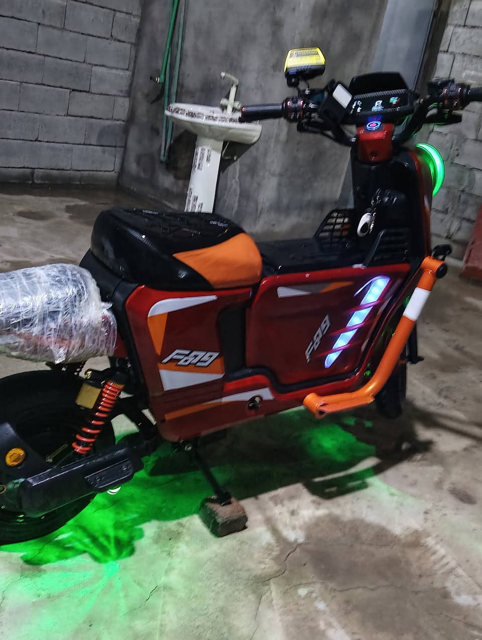 سلام عليكم دراجة شحن F900
مديل 2026بعدهي بحالت الوكاله 
كهربائيات كلها شقاله مانقصها شي
بطاريات 32امبير وملف 2000
شاشه كارفن فايبر ملف هايدروليك 
ودبلات هايد روليك سعر (575)وبيها 
مجال العنوان البصر الزبير ه‍ ***********
