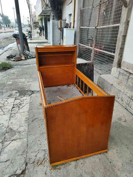 تخت طفل نظيف جدا شغل ثقيل السعر ٦٥
الرفاعي قرب نفق الصحة
***********
