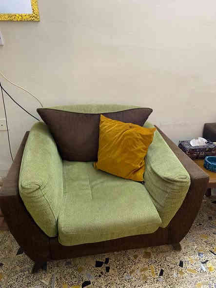 مرحبا عندي هذا التخم بالاستقبال اريد ابيعه نظافة 80% مدة الاستخدام سنتين سبب البيع اريد انتقل لغير بيت 
سعر الشراء : ٨٠٠ الف 
سعر البيع : ٣٠٠ الف وبي مجال 

للتواصل مراسلة الرقم ***********
