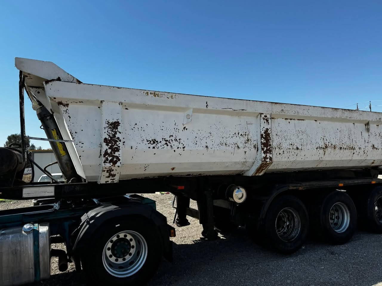 السلام عليكم بودي نساف للبيع دبل تاير سنگل رفاع السعر 83وبي مجال
***********
