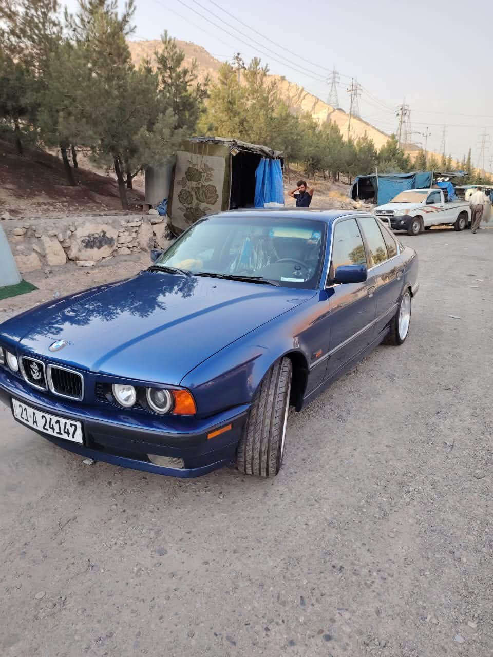 السلام عليكم 
بي ام ٥٢٥ مسكر فانوس موديل ١٩٩٢ رقم سليمانية دولي باسمي سيارة نظيفة وجاهزة فقط صبغ عام جمالية داخل جلد اسود كشنات كهرباىي كير اوتو تبريد ❄️ ثلج سيارة مكانها بابل المركز ***********
