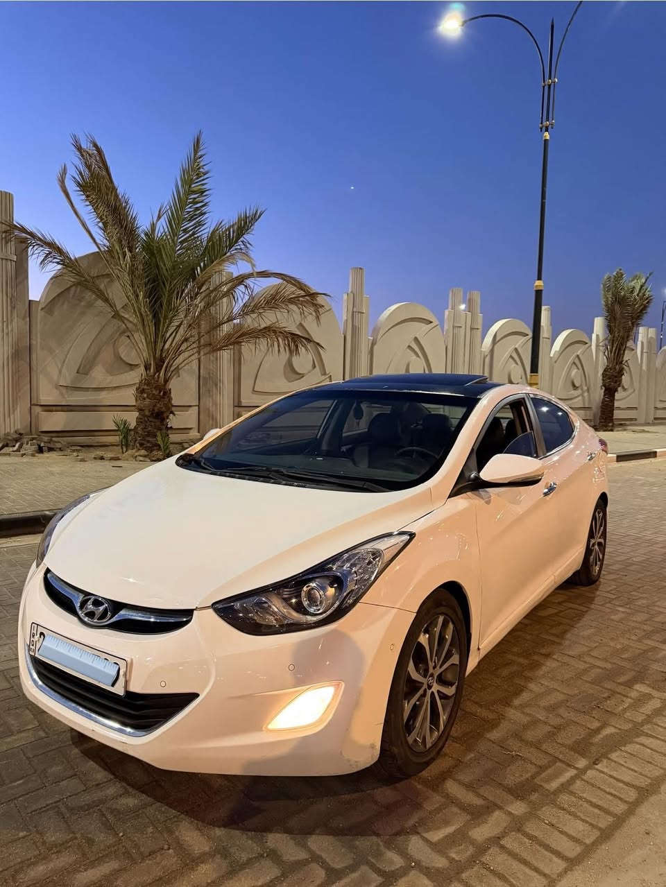 السلام عليكم 
النترا 2013 اصل بانزين 
اداوات ادوات كصه جنطه دخول جديد هليومين متومه ارقام وسنويه الرقم الانكليزي الجديد

فول مواصفات للاخير كلش مختفله 
فتحة سقف 
شاشه
بصمه وبصمات ابواب 
لايت زنون بلادي من كوريا
تحكم ستيرن
حساسات اماميه وخلفيه 
رادار امامي
كشنات جلد كهرباء 
تدفئه وتبريد كشنات
عينه مختلفه
ويل مختلفه
السياره بيها مواصفات خير من الله

السياره جاهزه للاخير ما ناقصها اي شي وهاي النضافه وهاي المواصفات مختلفه 

مكاني البصره السعر خاص ***********
