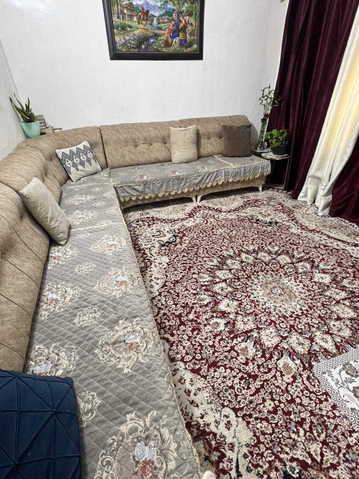 سلام عليكم خوان 
عندي غراض بيت تخم ديوان 13 نفر نضيف ومابي شي قفل 225  وميز مال مطبخ يفيد كلشي ونضيف نهايته 70  قفل الي يريده يتصل *********** مكاني كربلاء
