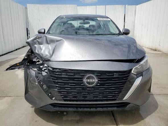 السلام عليكم
نيسان سينترا sv
موديل ٢٠٢٤ 
وارد امريكي بدون ايرباك 
حادثها جاملغ امامي عكس السائق وربع البنيد 
وبالخلف قبق صندوق 
ماشية ٣٩ الف
ويل حجم ٢٠ كشنات مخمل كامرا شاشه رادار
السياره رقم بغداد بأسمي موجوده بغداد السعر ١٥٥ للأتصال ***********
