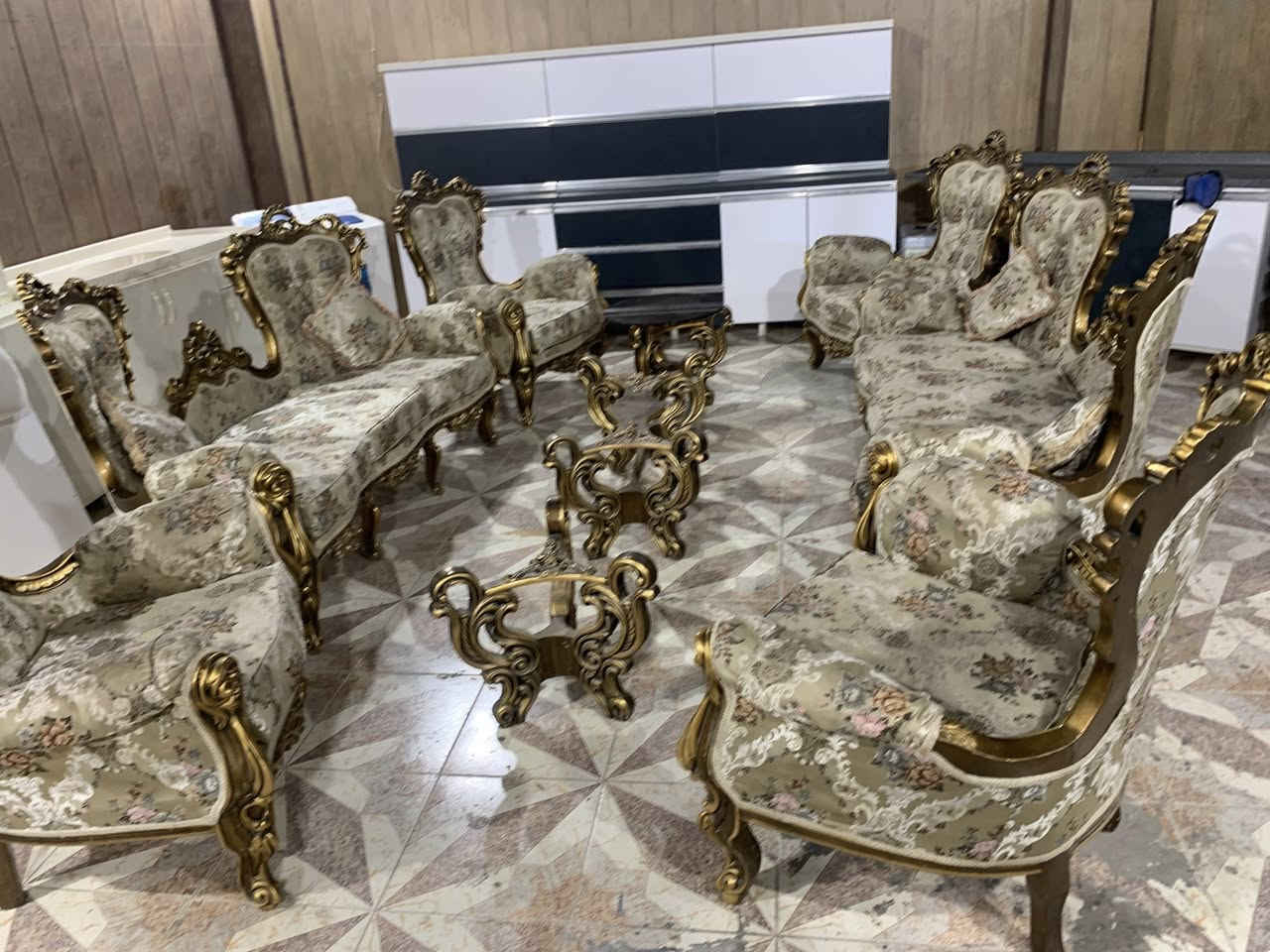 تخم ملكي مصري خشب زان اصلي
١٠ نفرات مع طبله وسطيه و٢ طبلات صغار للبيع 
العنوان / كاني كردا  الشارع السايدين مقابل المدرسه التركيه 
رقم موبايل ***********
