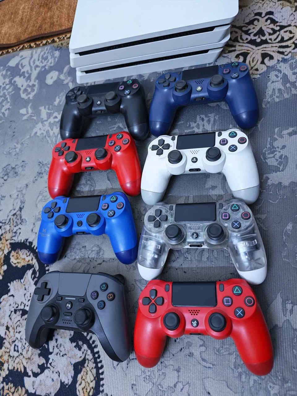 الاسم :- ps4 slim عدد 2 مهكرات
الذاكرة :- 500gb & 1tb كل جهاز يحتوي على 4 يدات بحالة جيدة 
النظام :- 9.0.0 مع الگولدهين تهكير بنقرة واحدة 
 والهاردات مفوله العاب وتكدر تنزل العاب بكل سهولة 
النظافة :- 90% 
موجود توصيل لباب بيتك 
باقي التفاصيل راسل واتس *********** بغداد, العراق
