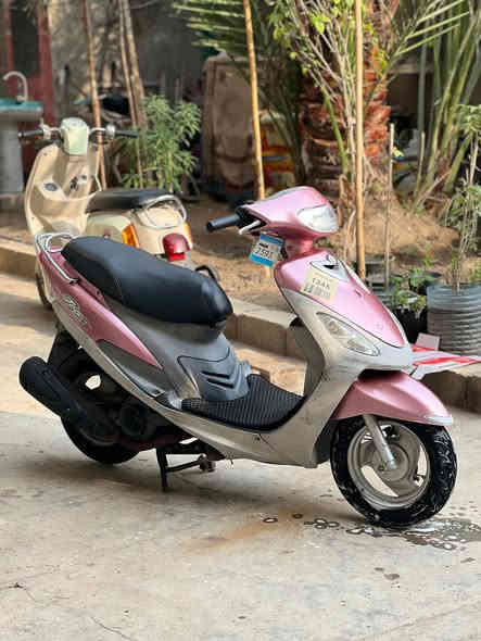 سلام عليكم دراجه ماكس قجمه مال رمبه سلف هندر كهربائيات كله شغاله ما ناقصه اي شي سعره ٩٥٠ وبيه مجال
البصرة الجزيرة ***********
