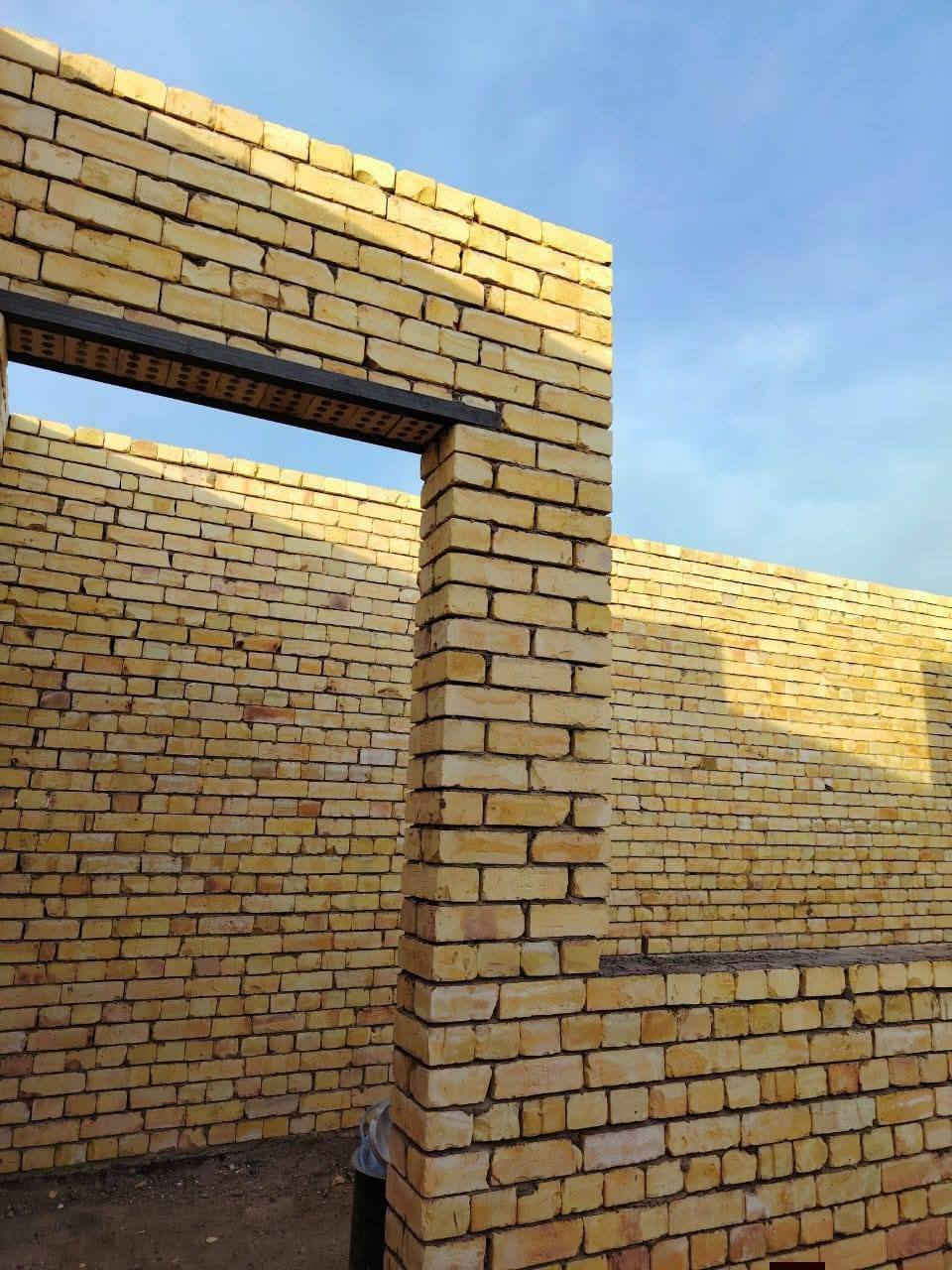 هاذي أحد عمالي من البناء في الكوت مع اخوكم أبو حسين الخلفه للبناء ***********
