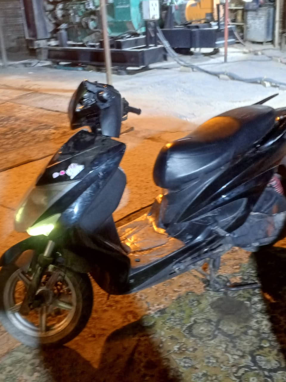 السلام عليكم سكنس لد الدراجه ما محتاجها 
جنت اروح للشغل أو ارجع بيها الدراجه خير من الله
بيها كلج جيسوس رياضي خلفي بس الاكلج الامام تعبان مالتها اكفلها سرقه بس لئن دراجه مال شارع ما تعرف شي صير بيها وره ما تأخذها السعر 900 أو بيها مجال بكان الشعب حي سومر
***********
