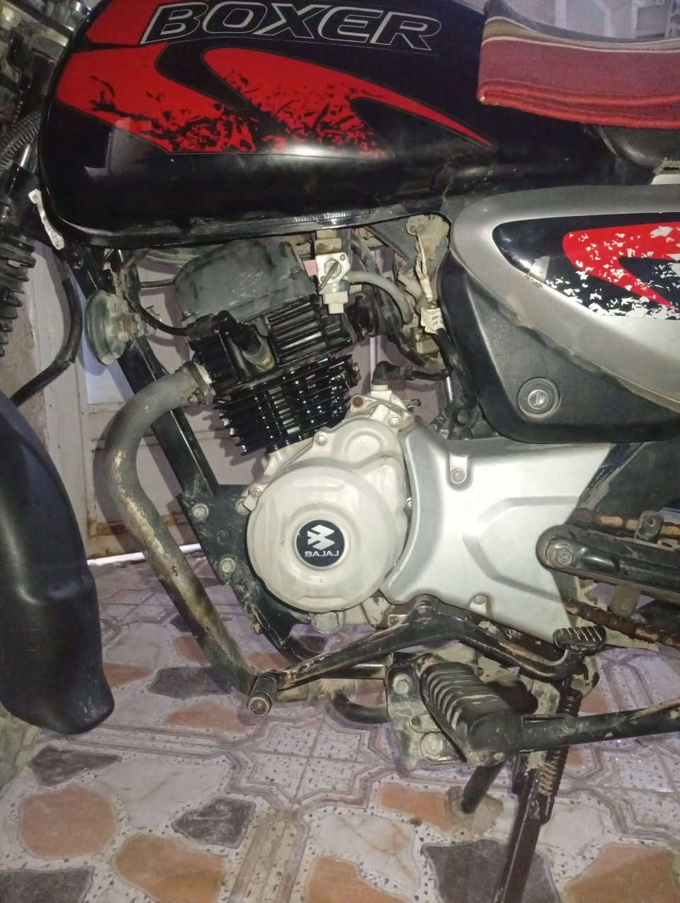 السلام عليكم دراجه بوكسر للبيع مديل 23 اوراق اصولي  الدراجه مجفته ستوني جفتةة الكهربائيات شغاله كله خير من الله نقصه بس باتري والسلف شغال جيب مصلح وافصحه بابي السعر 2 مليون وبيه مجال مكاني العماره حي المعلمين الجديدد
 تواصل ***********
