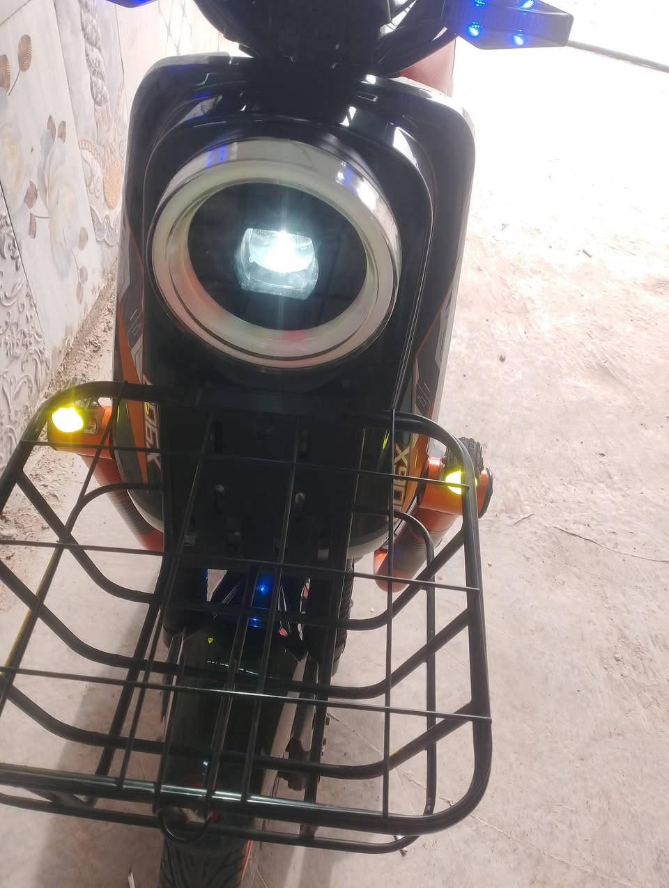 السلام عليكم دراجه شحن R8
موصفات الدراجه🤩⬇️
عدد البطاريات 5 اصغار ✅
موديل 2025 ✅
منفذ يوبياس✅ 
نظام بي p✅
نظام بك R ✅
بلوتوث ✅ 
لايت عالي ناصي ✅
استاند عدد 2✅
شاشه ملونه✅ 
هورن  ✅
اشاير يمنه ويسره➡️ ⬅️
دبل اشاره ↔️
قفل ستيرن✅
السعر 350 وبيه مجال 
مكاني/ بغداد/ المحموديه ناحيه الرشيد سريع الدولي 
الاتصال او واتساب 
***********
***********
