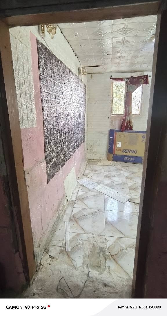 بيت تجاوز للبيع في النجف الاشرف حي النصر بنزين خانه بغرفه وصاله ومطبخ واستقبال وتخاريج وطارمه سعر البيت 6 ملايين ونص يخلصك من الايجارات وترتاح البيت يراد له شويه ترميم اتواصلوا على الواتساب او على ماسنجر الرقم ‏‪+9647800246005‬‏
