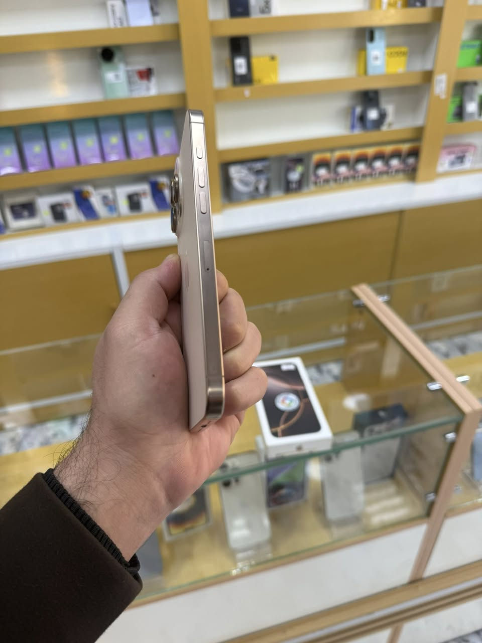 ١٦ برو ماكس نضافه ١٠٠٪؜ بعده بضمان شهر التاسع يخلص ضمانه بطاريه ٩٧ بالتحديث نزلت  شخط مابي جهاز اخو الجديد .
السعر مليون و٤٠٠ قفل قفل .
العنوان قرب فلكة علوة الرشيد / كويريش شارع 20
للاستفسار خاص او الاتصال ع الرقم ***********
