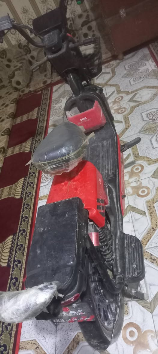 سلام عليكم دراجه شحن شغاله نقصها شاحنه بس سعر 150 بصره زبير ***********
