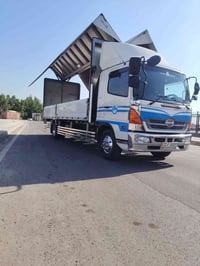 هينو • شاصي ٧ متر • جديدة بالكرتون