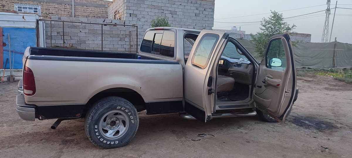 فورد اف 150 قادسية بأسمي
محور محرك فيفيتي 3000 
الموديل 1998
السعر 40 للأستفسار الاتصال ع الرقم
***********
كير ومكينة ع الفحص
