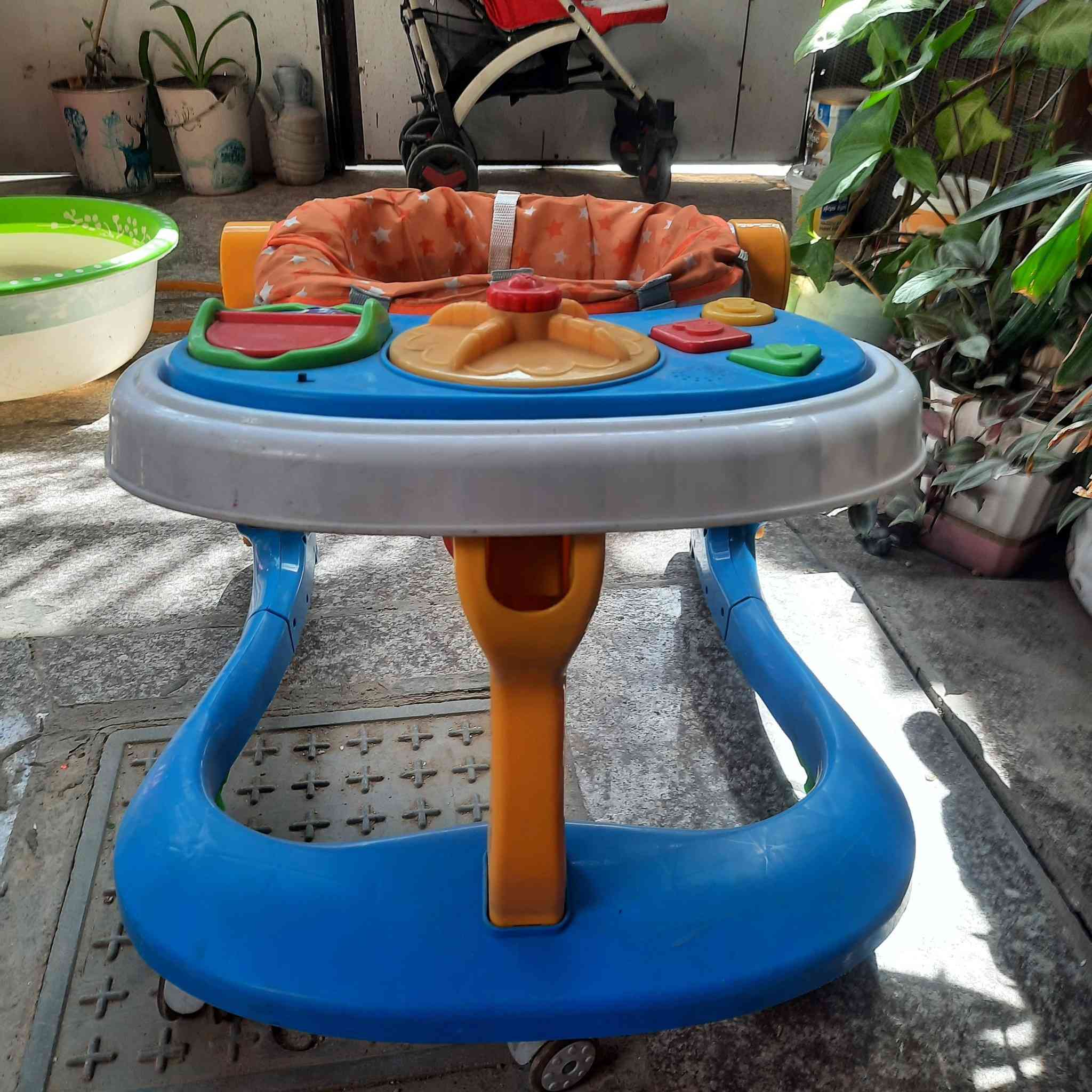 زاوية ١٥ الف حجلة ١٠ سكوتر ١٠ باسكل ١٥ عربانة طفل اخت الجديدة ٤٠ بغداد حي المواصلات  قرب الاعلام *********** واتس اب
