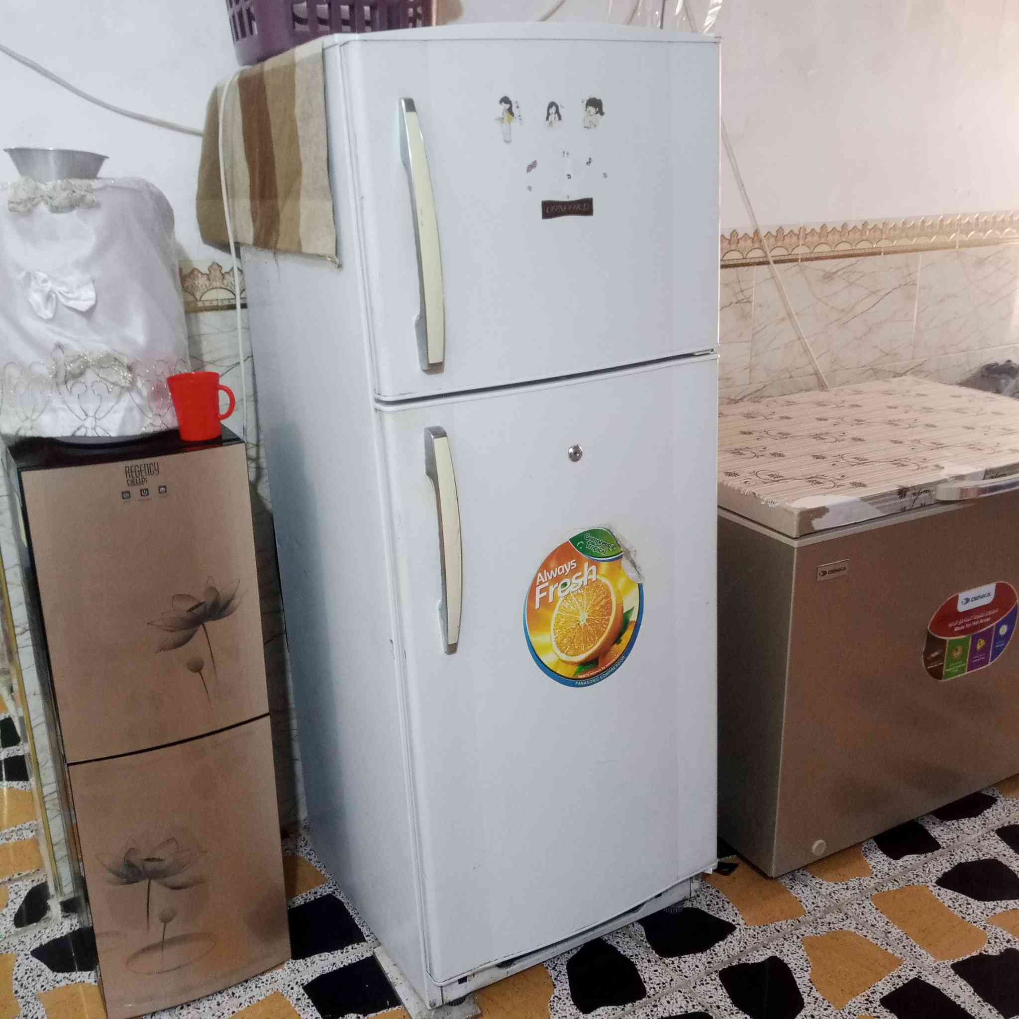 ثلاجه للبيع نظيفه وشغاله وما بيه شي الاتصال على الرقم *********** أو تفضل على الخاص
