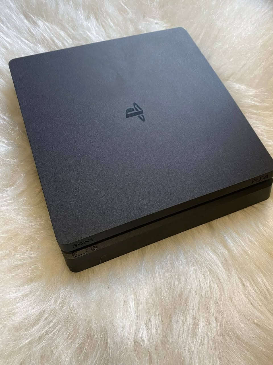 بلي ٤ سلم مهكر 12.00 
🔹 الذاكرة: 500 جيجا   الجوستكات 2 تجاري
🔹️ حالة الجهاز: لوك ستكير مكفول من كل عطل نضافه 100%
💰 السعر: 265 الف 
📍 المكان: الاعظمية
توصيل ماعندي 
📞 للاستفسار الجاد/ ***********
