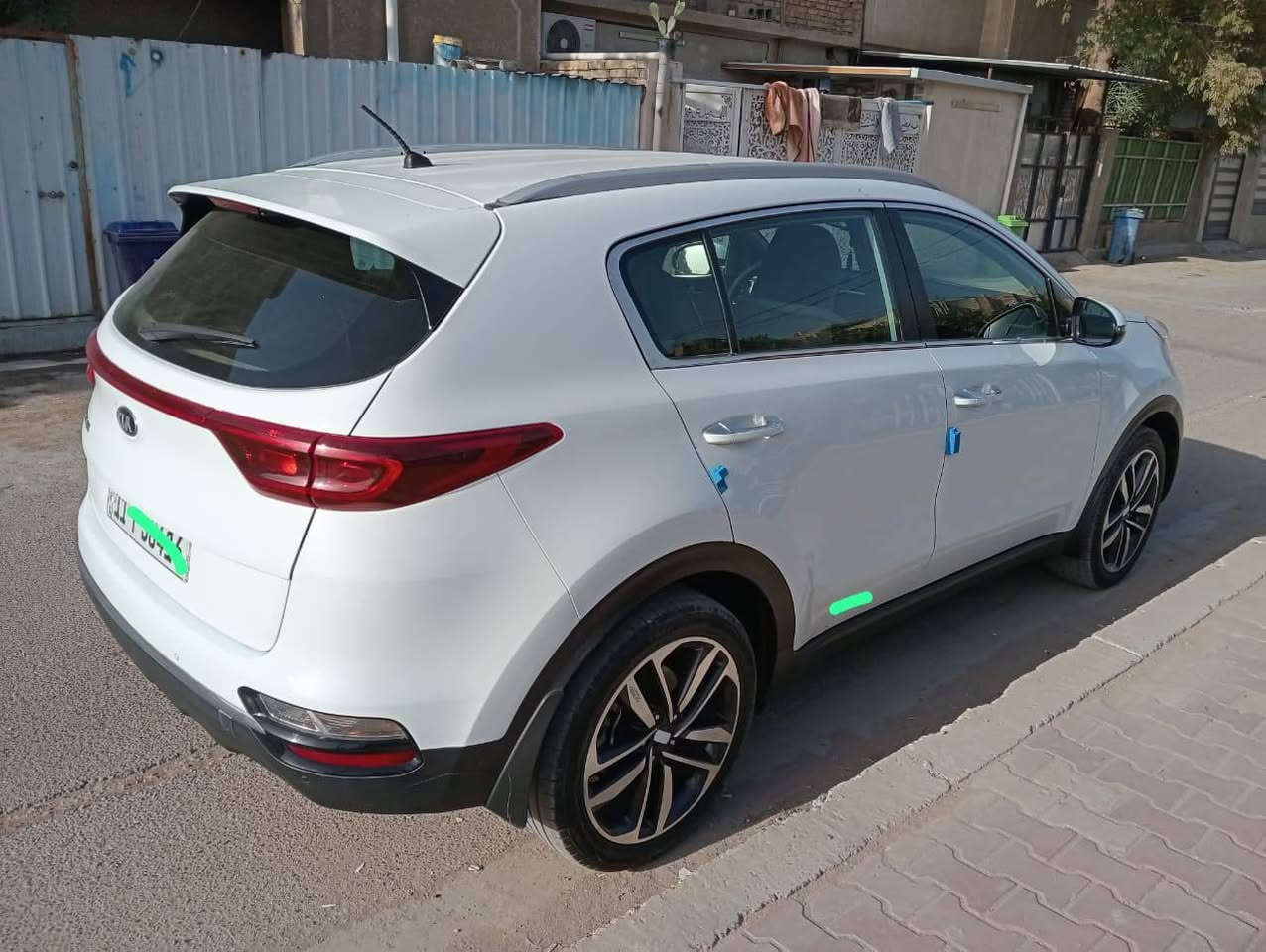 كيا سبورتج خليجي موديل 20 رقم بغداد الدولي باسمي مكفولة من الصبغ بيها مكانين بارد  ماشية54الف مكانها بغداد حي أور سعرها 195موبايل***********
