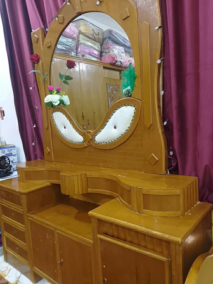 غرفه اخشاب مستخدمه للبيع 800 وبيه مجال
***********
