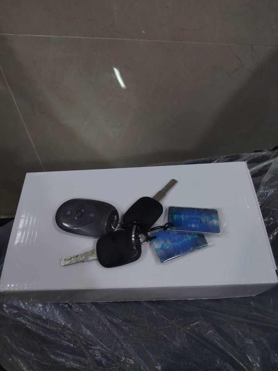 سلام عليكم ورحمة الله .
دراجه صاعقه مويدل 26. استعمال اقل اسبوع مكفول من الشخط 
6 بطاريات مسطره كرافين .
نظام تشغيل بصمه +كرت +سويج .
نظام 3 سرع .
سرعه 99. نظام رجوع لخلف R..
نظام P. بلوتوث صوت عالي .
السعر 1100.
مكاني ابو غريب مجاور مجمع بدور بغداد السكني .
***********
*********** متوفر واتساب
