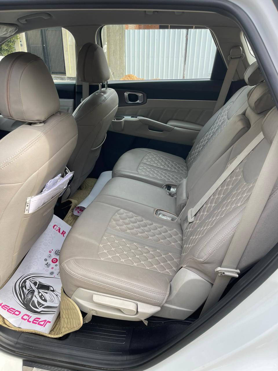 كيا سورنتو 2023ماشيه  58 الف فول ماعدا سلايد بعدها بضمان الوكاله الدوليه للسيارات  غير متواجد ع الفيس للاستفسار الاتصال ***********
