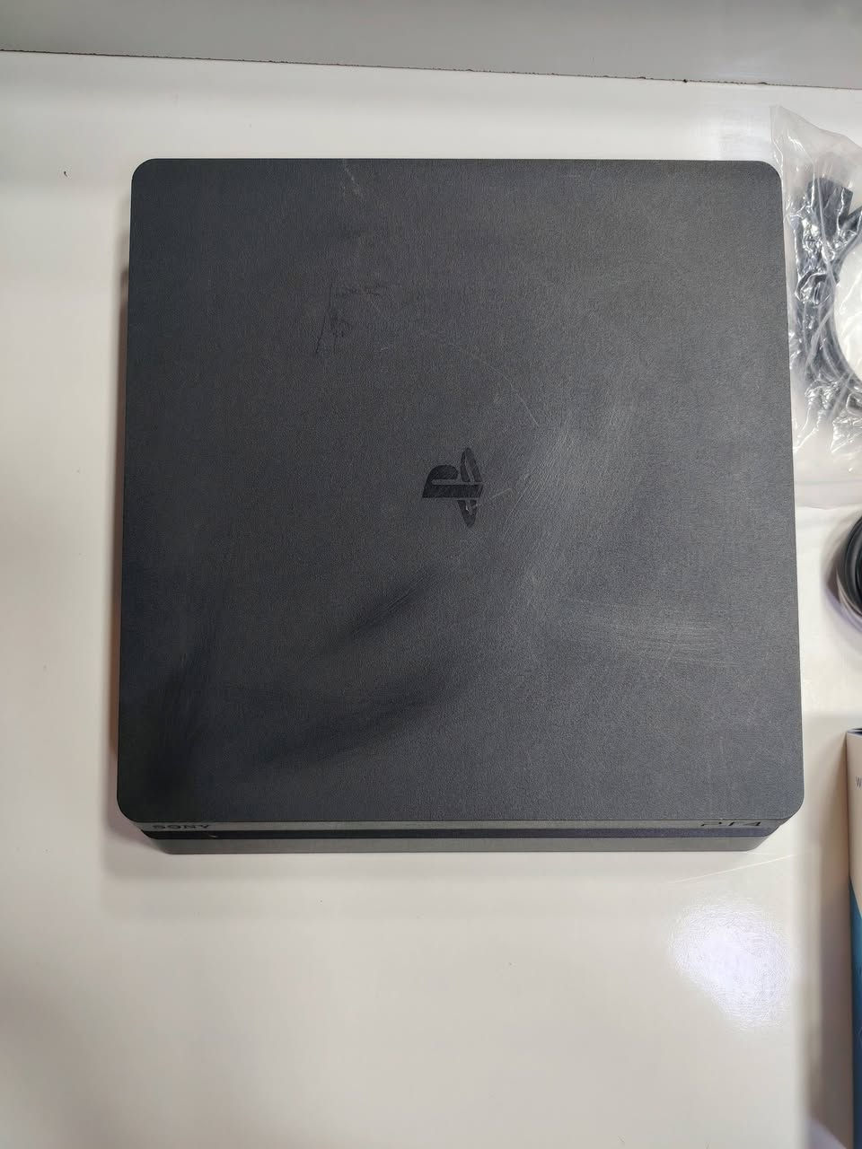 بلي 4  سلم معدل  بالة مكفول من الفتح والتصليح 
مع كافة ملحقاته والعاب من اختيار المشتري 
بسعر 270 ألف فقط 

مكتب أحمد الزاملي 
الدغارة / شارع الطيور / ***********
