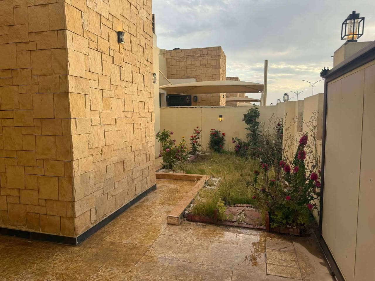 دار للبيع تكريت مجمع بيتي زون ثاني موقعه كلش حلو تجاري بل مستقبل قريب عل بوابتين شارع 20 سايدين بصف الركن مساحه 220 طابق ونص 3 غرف نوم مجموعتين صحيا صاله مطبخ كاونتر مع البيت استقبال حديقه كراج سياره البيت مغير بي ارضيه بل كامل ابواب مغيره كلها كتائب حديد كل البيت للاستفسار ***********
يرهم مراوس بيت بتصنيع
