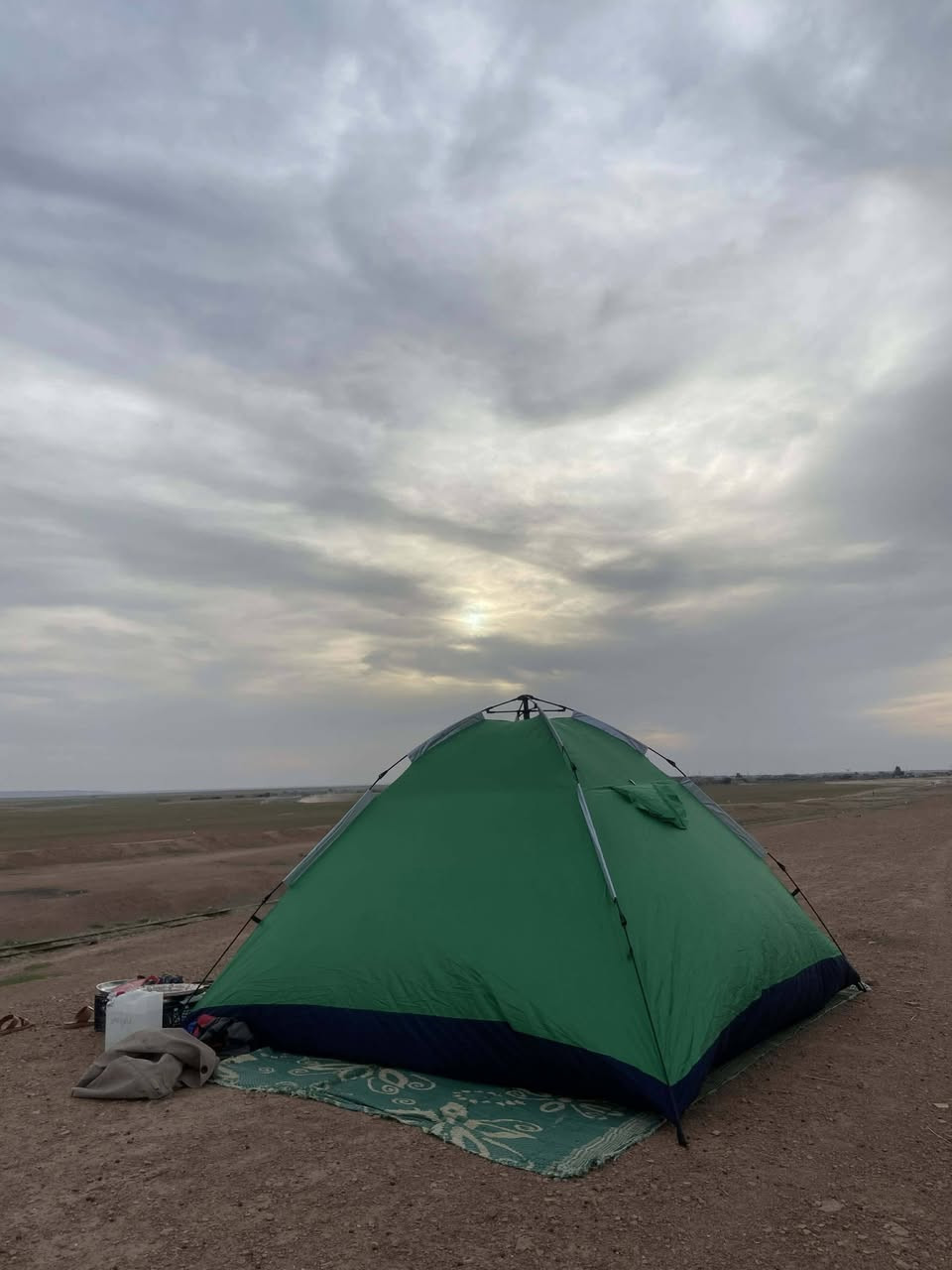 خيمة سفري للبيع
ثلاث أمتار في ثلاث أمتار بارتفاع أكثر من مترين
سعر 80الف وبيها مجال 
مراسلة الحساب أو الاتصال ***********
