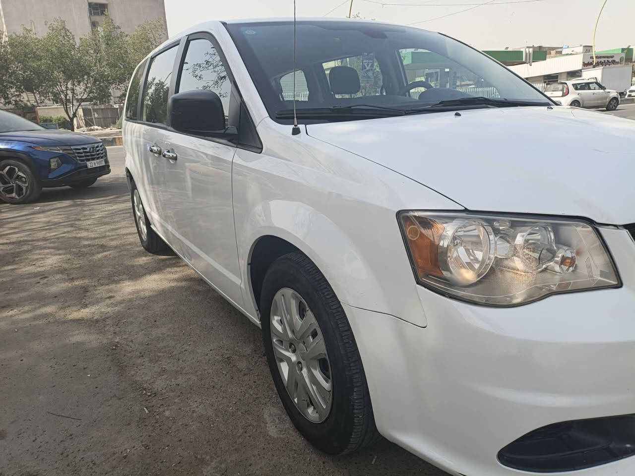 دوج كرفان موديل 19 تحكم استرين جهتين
كامره 
ماشيه 74 مايل 
كشنات منفصل 
السياره بيه رواجز 
رقم بغداد باسمي
العنوان بغداد
***********
السعر مناسب
