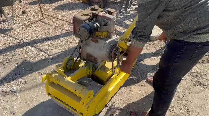 حادله ربع ٣٠٠ كيلو صناعه المانيه  شغاله الهزاز شغال تفحص بيدك مثل ما واضح بل فديو كلشي شغال مابيه اي نقص سعره ١٤ ورقه وبيه مجال مكان حله
***********
