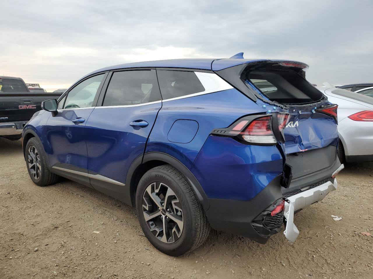 السلام عليكم للبيع كياسبورتج موديل 25 ماشيه 10 الاف بدون ايرباك فول مواصفات EX عدا البانوراما السعر 145 $ وبيها مجال السياره حاليآ بالاردن ترهم كتاب شهداء وترهم حره ايضآ سعرها مناسب وحادثها حلو
***********
