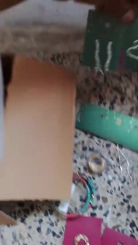 السلام عليكم شلعه امزون مكياج 10 كيلو واكسسوارات تقريب كيلوين يطلعن بل 250 قطعه او اكثر و عنايه بالبشرة بل 100 قطعه + مكينه تاتو و وشم+ طاكات وقراصات وكيترات ومسابح إلكتروني  ابيع شلع ب300 عنواني بغداد ***********
