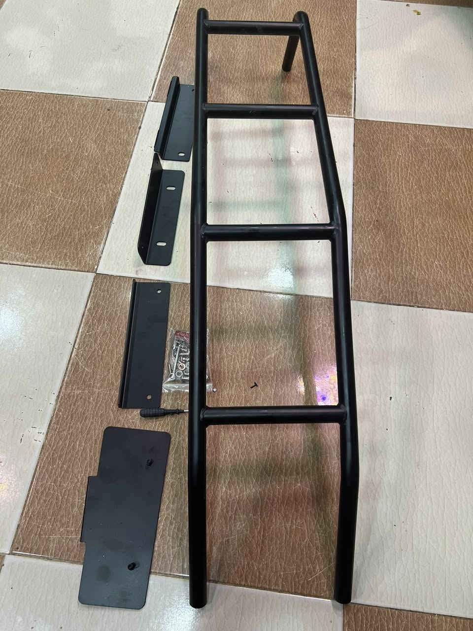 سلام عليكم اخواني 
درج باب خلفي تيوتا فورنر
قطعة جديدة كامل ملحقات السعر 
فقط 50 الف 
يوجد توصيل جميع المحافظات 
***********
