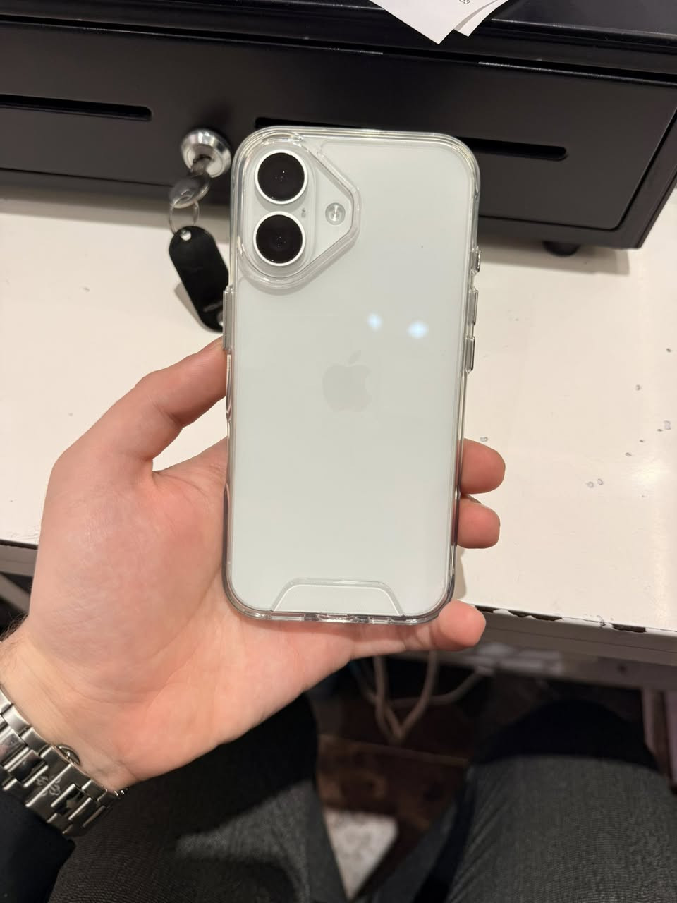 ايفون ١٦ عادي
١٢٨ كيكا
بطارية ٩٨ 
جديد بعدو خدش مابي 
 دبل سيمكارت


**إذا كنت صاحب هذا الإعلان وتريد حذفه لأي سبب، رجاءا أرسل رسالة إلى الدعم الفني**