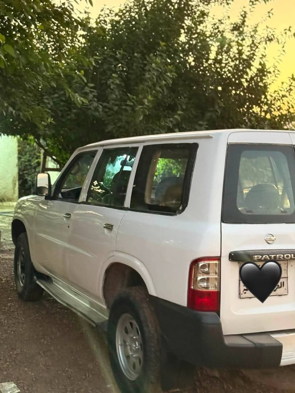 بە تڕۆلە مۆدیل 2002
ڕقم سلیمانی ئەولیاتە بە شەرت
حیدز بە شەرت
پارئ خەلکئ لەسەر نەبیت مالئ کەس نەبیت
کیڕوە مەکینە ئەکسل بە شەرت
دەبڵە سل بە شەرت
کامل کوریە بۆ جوانی 
چپیکی بچوکئ هەیە لە جەملاخی پیشی لالای سکەن
سەیارەکە مالی دۆستە 
سەوداشمان هەیە بە عقی خۆی
شونیە ڕانیە
ڕقم تەلفونە *********** واساپی لەسەر
‎نرخی 62 گلا
