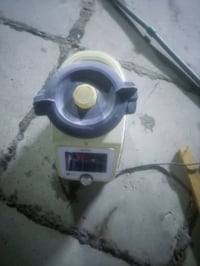 الخلاط شغلا و يخبل بس ليطه مالته طاكه بس تصلح و يشتغل سعره 75و بي مجال...