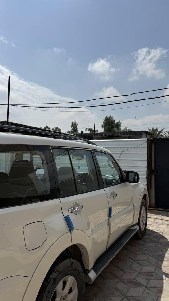 حبتور 2010 شاشات لكزس كامره دوارة ورقم مميز  داخل جلد السيارة كلين للاستفسار *********** عنوان بغداد الدورة
