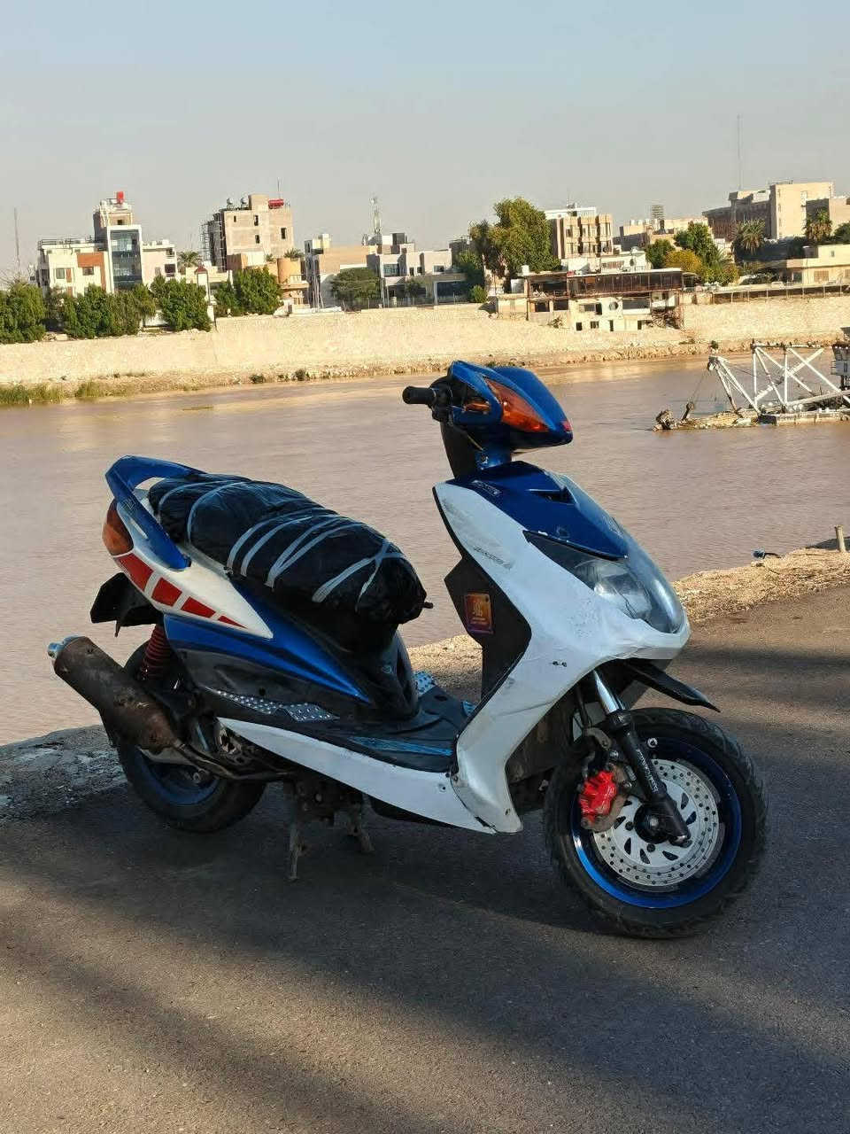 سكنس فحل
للبيع الدراجه مزوده هواي غراض محرك نضيف شغاله سلف وهندر الدراجه تخبل كابريتر قفاز صالنصه رياضيه كهربائيات كلهه شغاله كامله حته الدشبول الدراجه شلعه ومعدل 
السعر (500) وبيهه مجال بسيط 
*********** متواجد رصيد فقط
