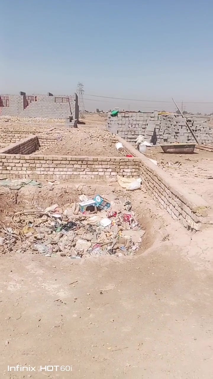 السلام عليكم عندي قطعه ارض للبيع مقابل النازحين خلف بيت ابوشيماء ابو الحجامه مساحته 500 ع شارعين تبليط ومي و كهرباء ومبني بتلو وبها بلوك 1500 بلوكه السعر 20 مليون ولاتصال ع الارقام 077173541 ،***********
