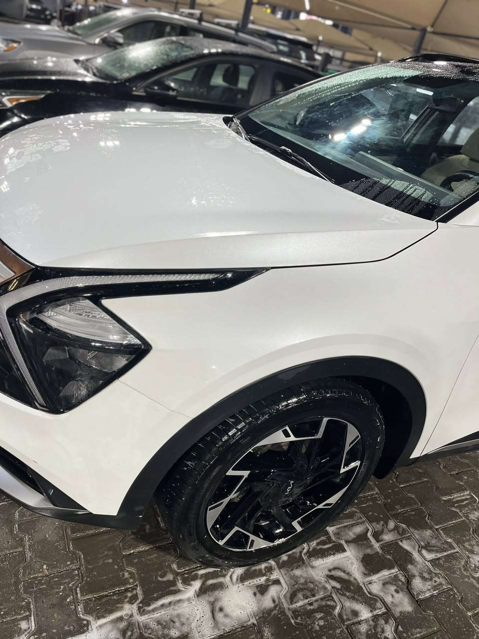 سلام عليكم
سبورتج خليجي 
2025
ماشيه 28الف كيلو
رقم كربلاء 
بيه بارد جداً بسيط في الجاملغ الامامي الايسر 
رادار 
حساس امامي 
حساس خلفي 
نقطه عمياء 
جنطه كهرباء 
بانوراما
العنوان كربلاء ***********
