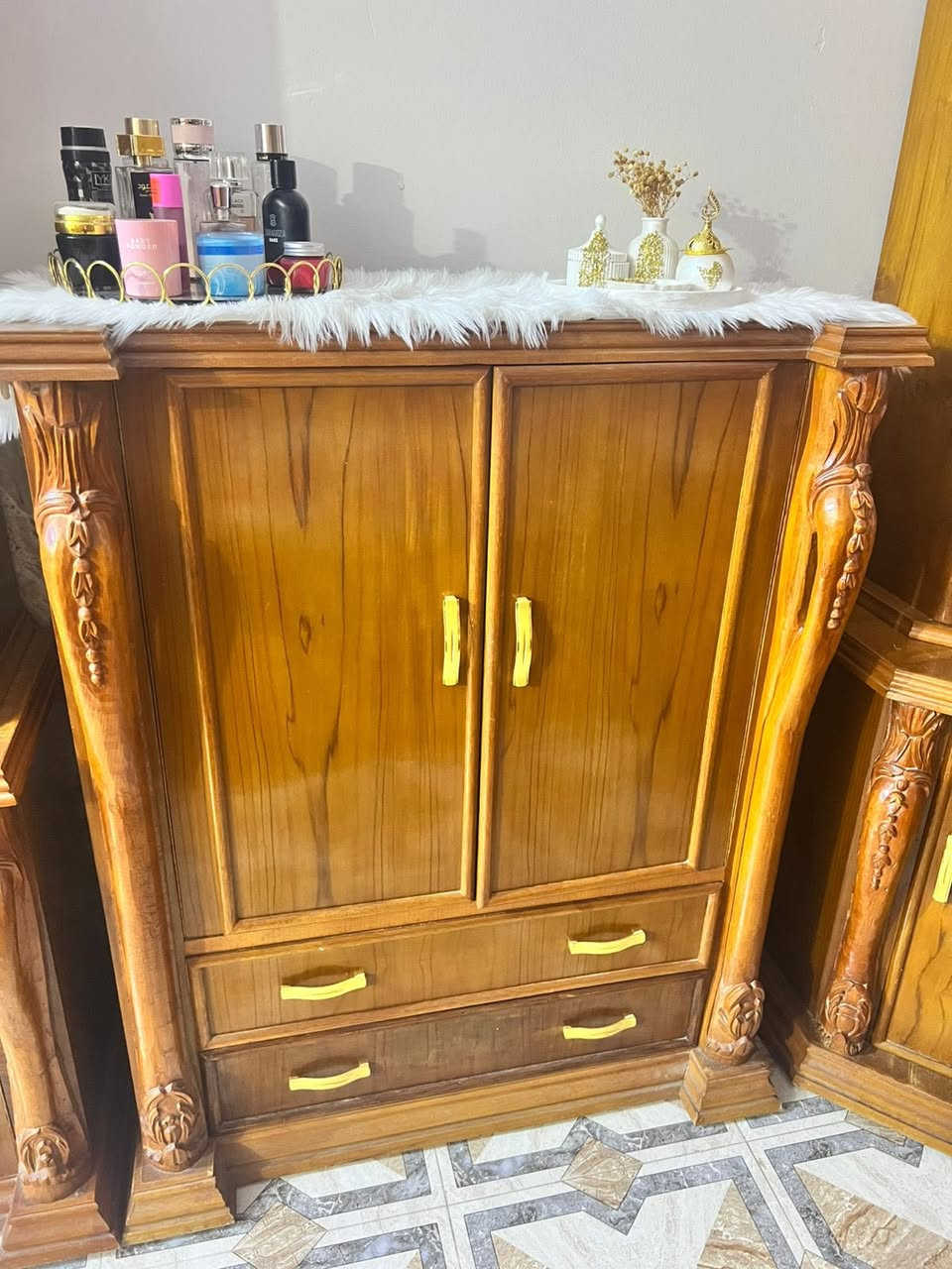 غرفة نوم خشب عراقي ثقيلة للبيع ب3قفل استفسار ***********
