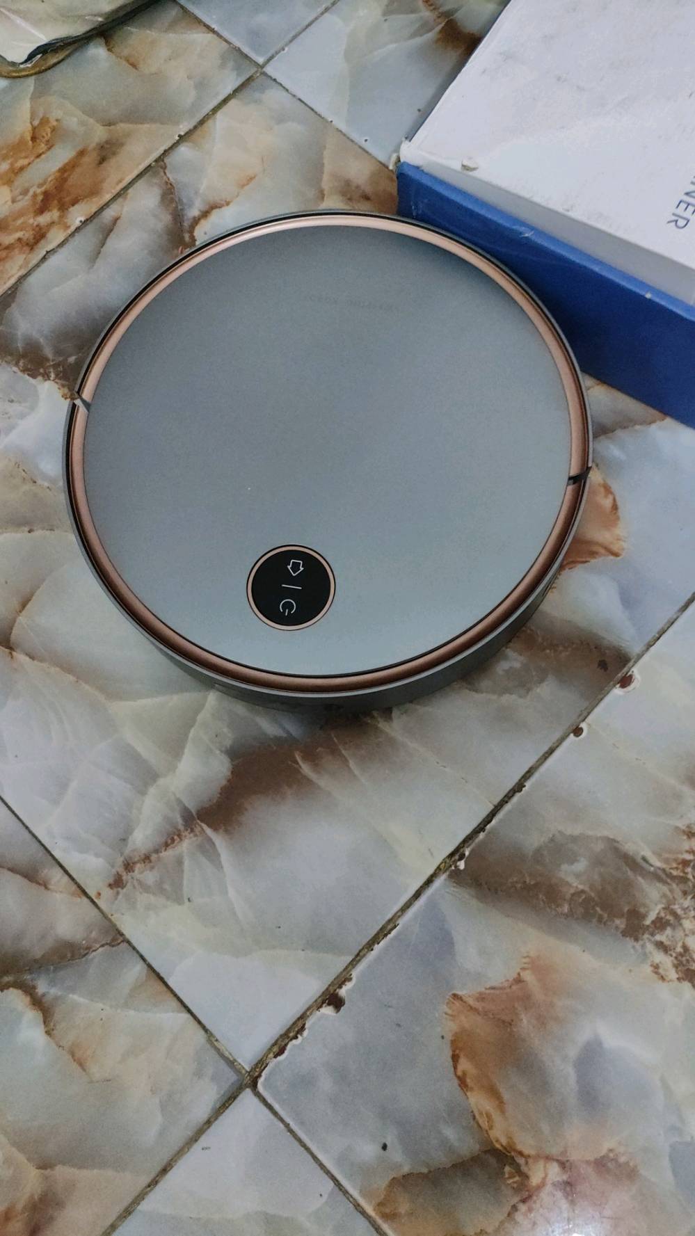 السعر ١٢٥   جديده        العنوان
 حي الجهاد
شنو اسم الموديل/الماركة بالضبط للمكنسة الروبوت؟: 
مكناسه كهرباية
الجهاز جديد تماماً لو مفتوح للتجربة بس؟ وكم مرة انستخدم إذا مستخدم؟: 
جديد أبد ما ستخدم
شنو الملحقات الموجودة ويّاه: الشاحن، الريموت، الفرش، الفلاتر، وكتاب التعليمات؟: 
كلها موجود 
السعر نهائي لو بيه مجال للمساومة؟: 
١٥٠ وبيها مجال 