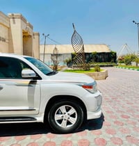 لاندكروزر • ٢٠١٢ • ١٣٧٠٠٠ كم