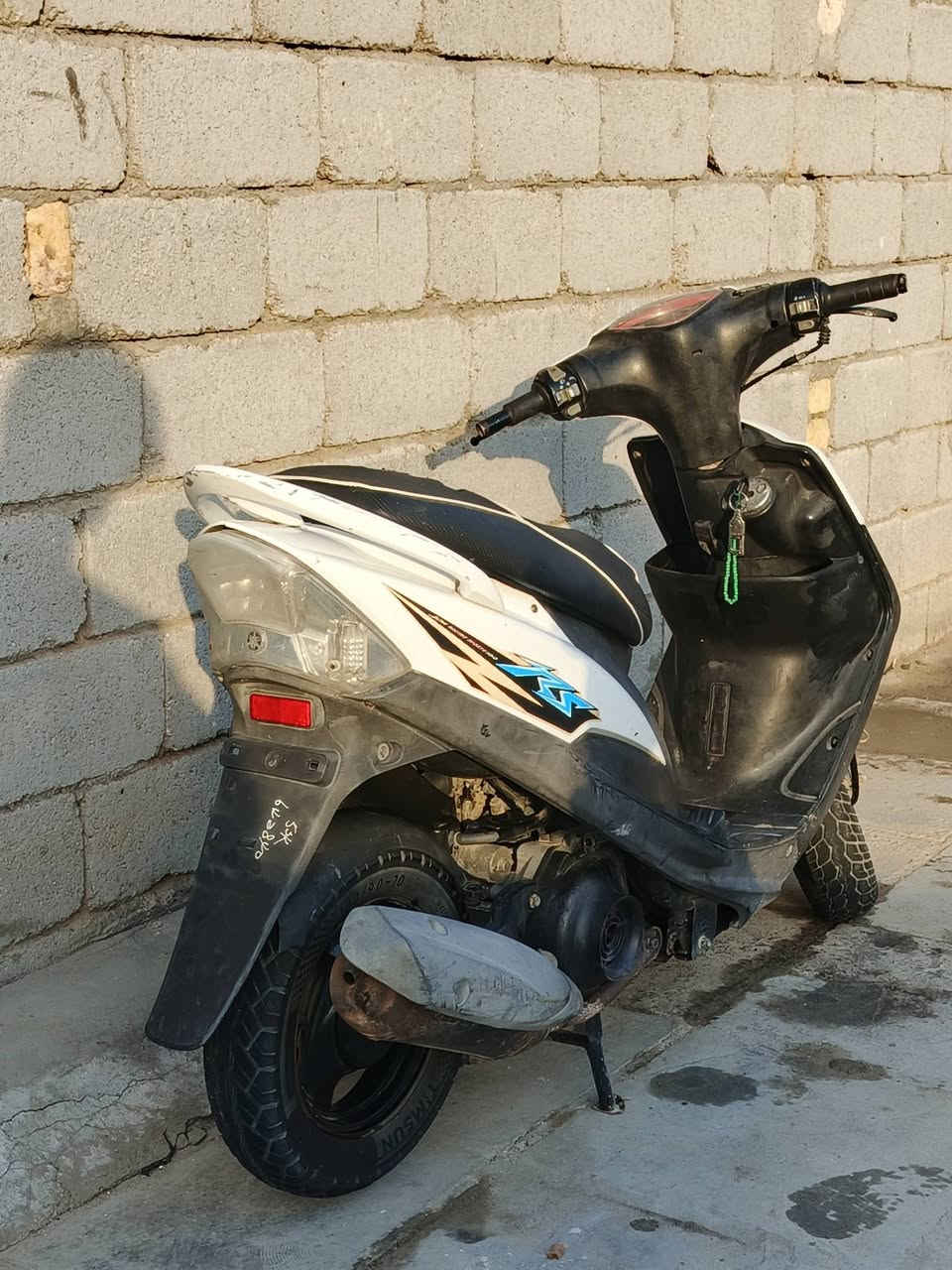 السلام عليكم ماكس عدلة مال حاوية الدراجة بلادية برغي ما مفتوح بيه ووصله وياه موجود مما ناقصه برغي على وضع الوكالة وكلة بلادي بيه دبل خلفي اصلي هوة اجه بيه سعره ٧٥٠ وبيه مجال ناصرية مركز *********** .
