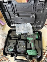 دريل • بطاريتين • ملحقات